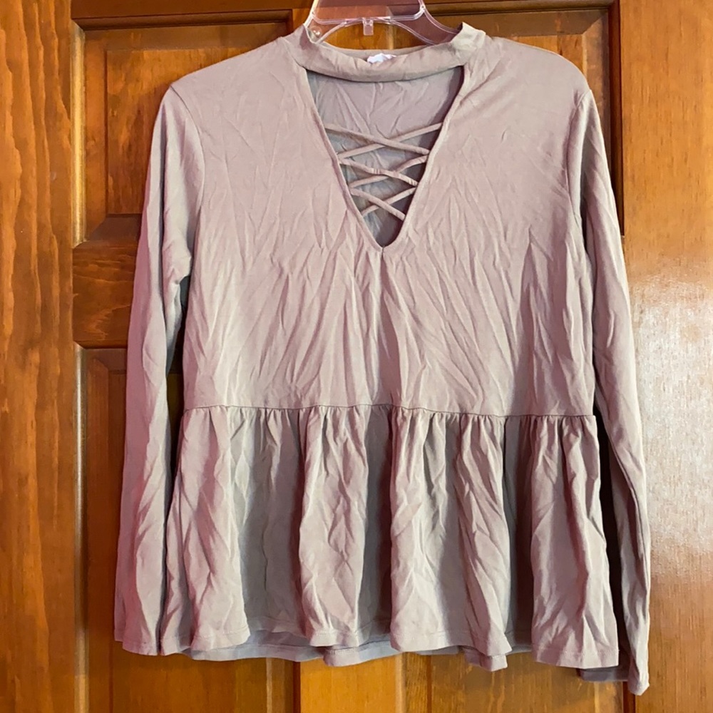 Grey/taupe criss cross front keyhole long sleeve